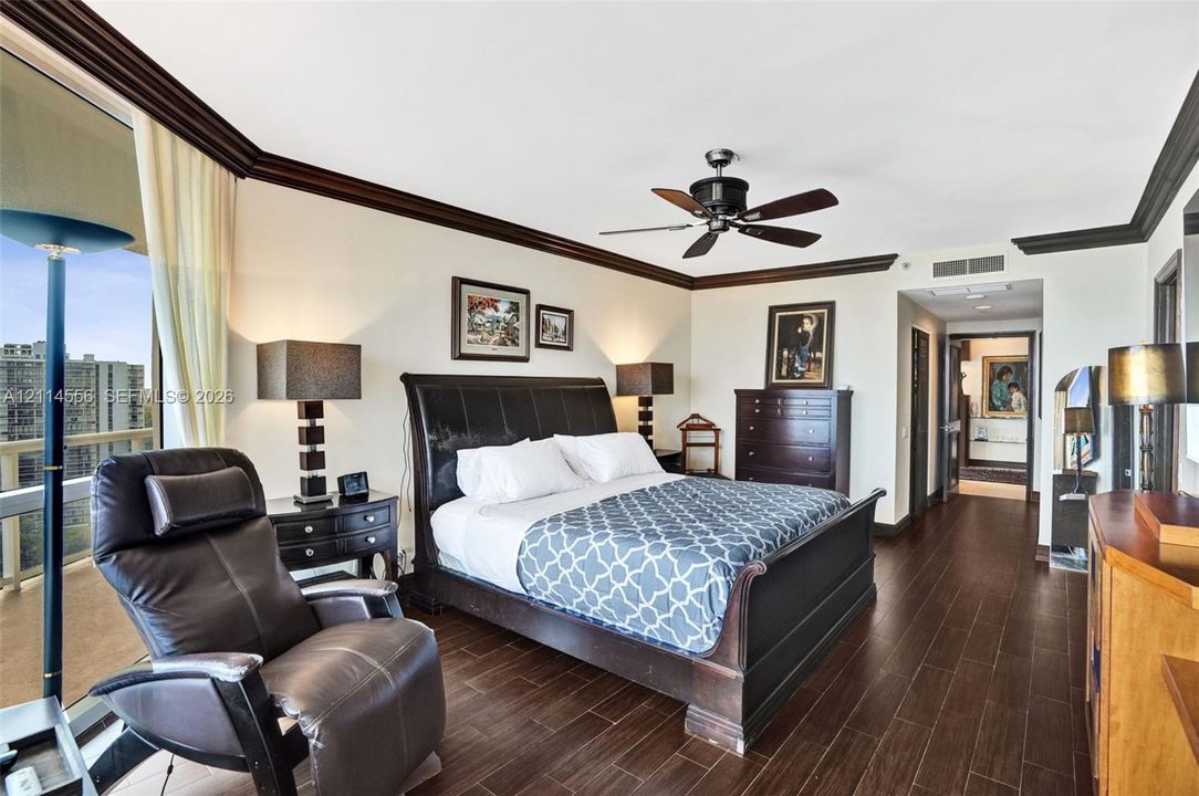 For Sale: $1,100,000 (2 beds, 2 baths, 2240 Square Feet)