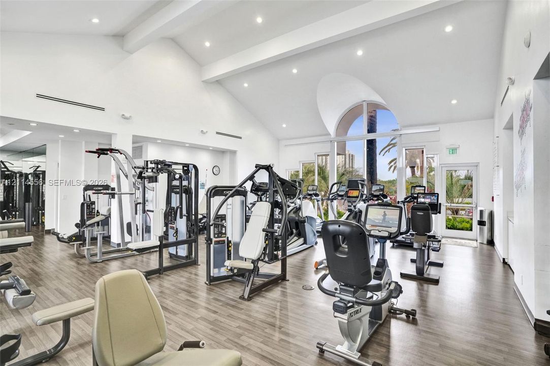 For Sale: $1,100,000 (2 beds, 2 baths, 2240 Square Feet)