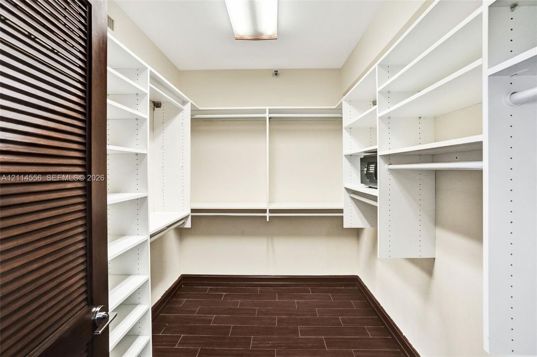 For Sale: $1,100,000 (2 beds, 2 baths, 2240 Square Feet)