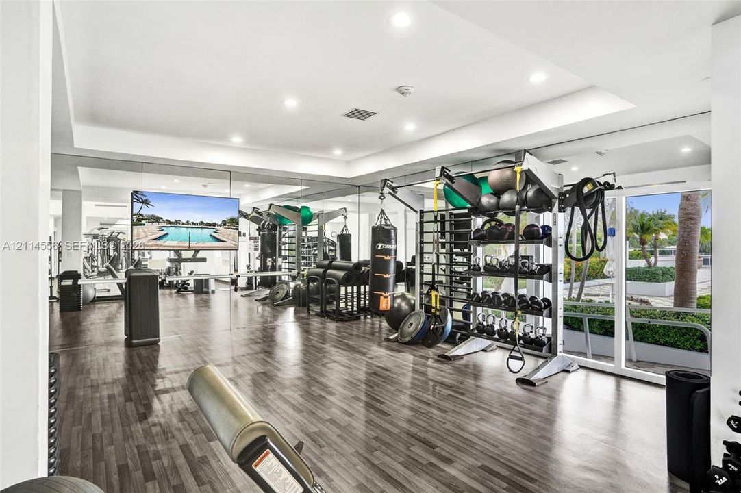For Sale: $1,100,000 (2 beds, 2 baths, 2240 Square Feet)