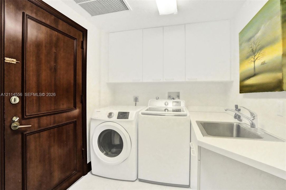 For Sale: $1,100,000 (2 beds, 2 baths, 2240 Square Feet)