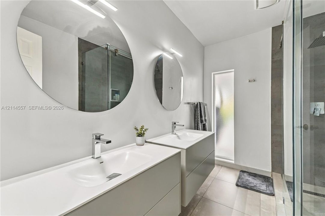 For Sale: $1,250,000 (3 beds, 2 baths, 1907 Square Feet)