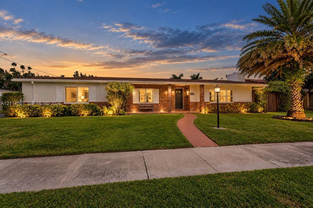 For Sale: $1,250,000 (3 beds, 2 baths, 1907 Square Feet)