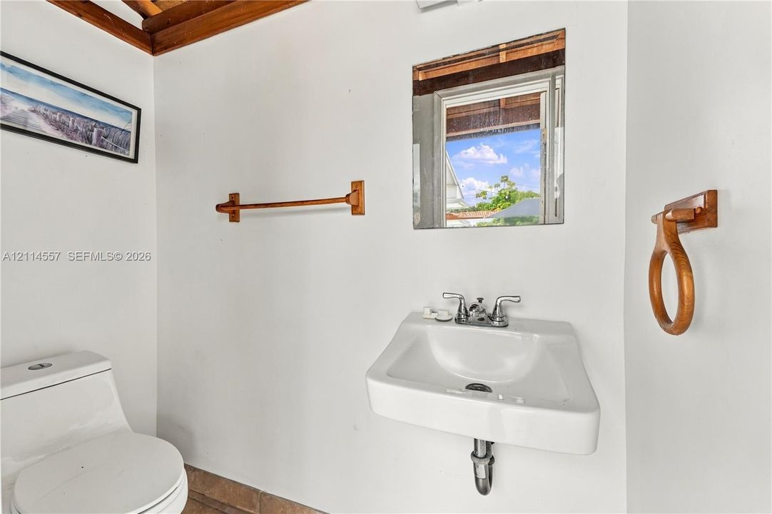 For Sale: $1,250,000 (3 beds, 2 baths, 1907 Square Feet)