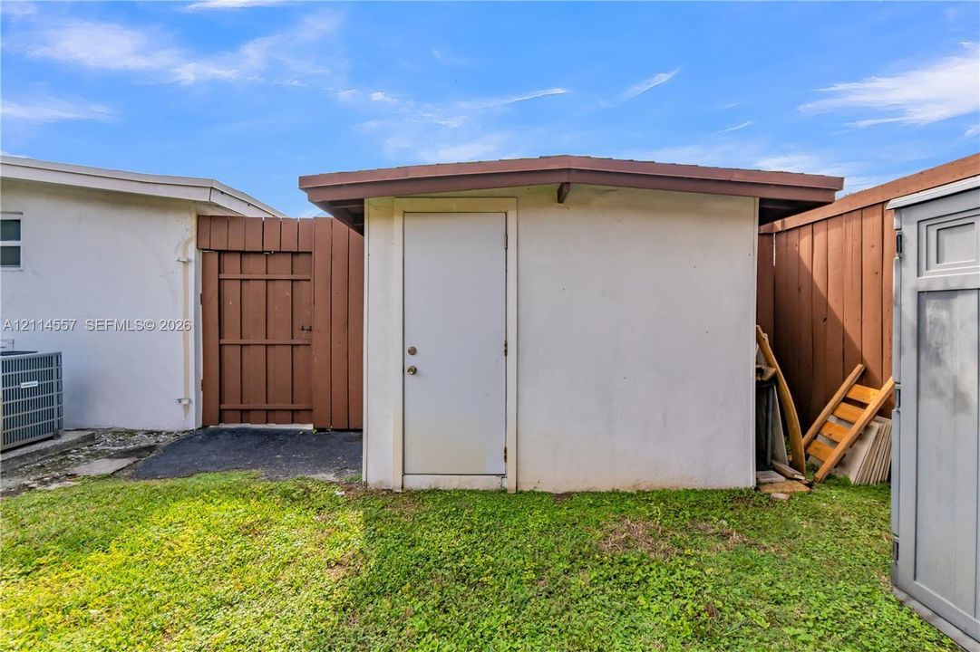 For Sale: $1,250,000 (3 beds, 2 baths, 1907 Square Feet)