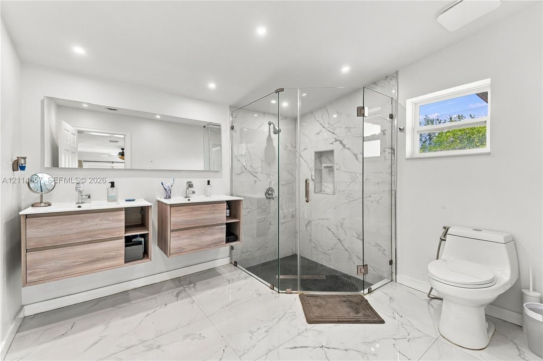 For Sale: $1,250,000 (3 beds, 2 baths, 1907 Square Feet)
