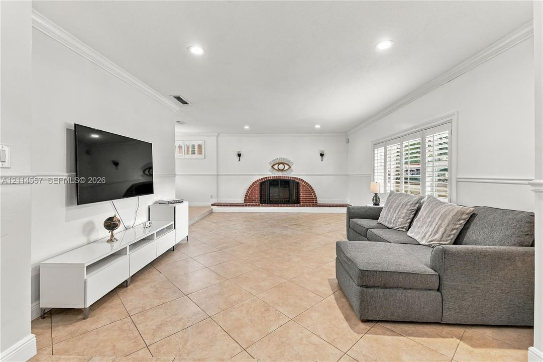 For Sale: $1,250,000 (3 beds, 2 baths, 1907 Square Feet)