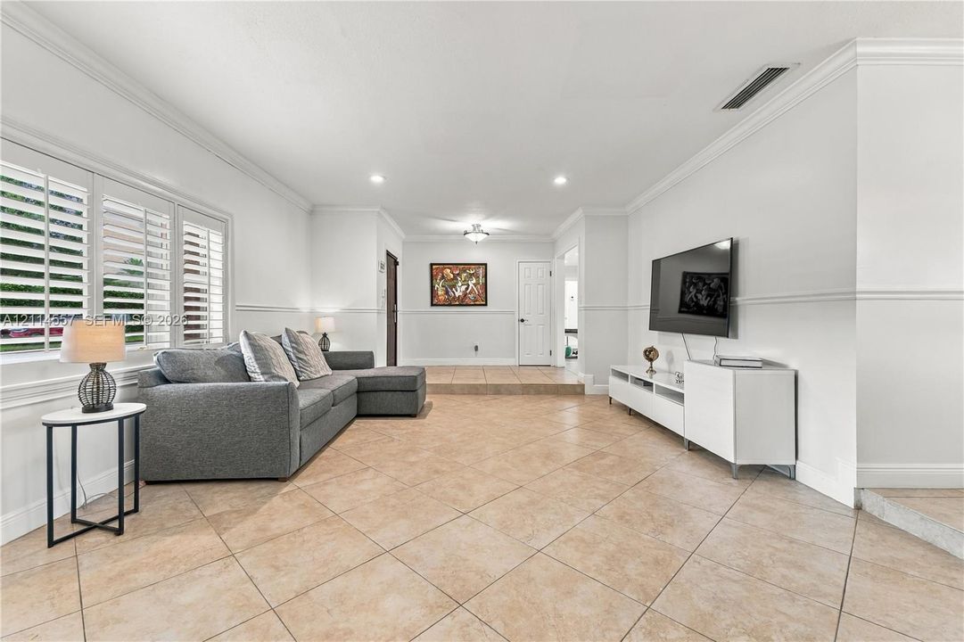 For Sale: $1,250,000 (3 beds, 2 baths, 1907 Square Feet)