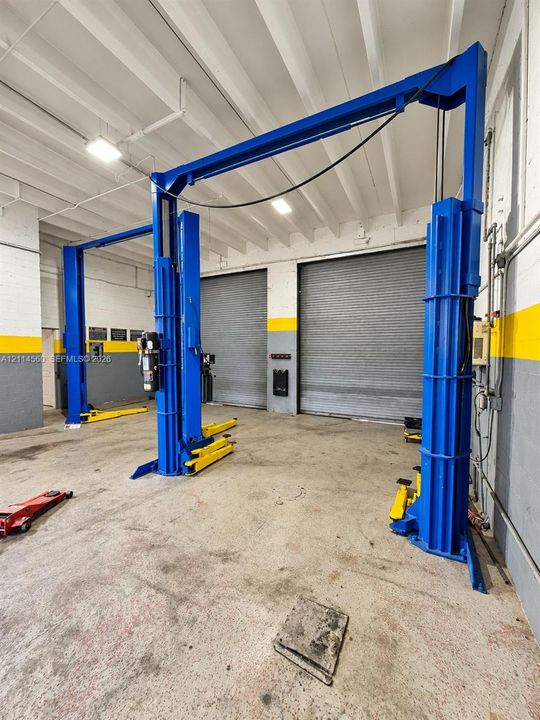 Automotive Service Bay
