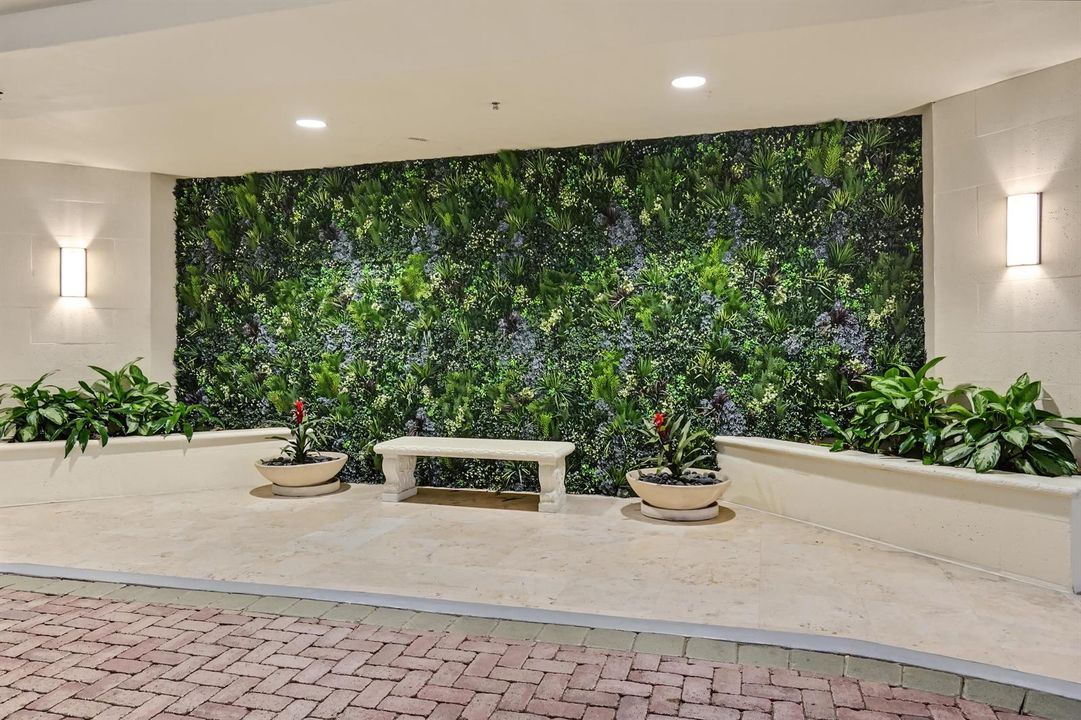 Palmetto Place | Covered Courtyard & Liv
