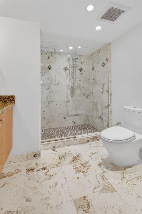 palmetto-place-residence-602-bathroom-24