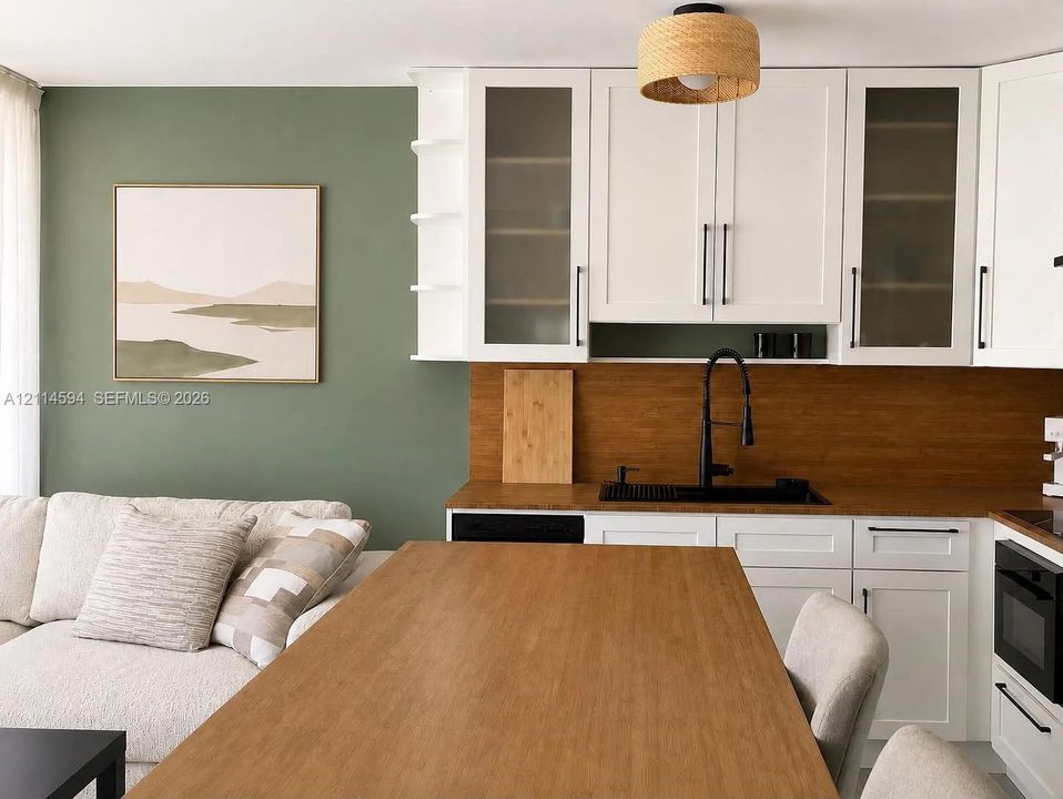 For Rent: $2,000 (1 beds, 1 baths, 490 Square Feet)
