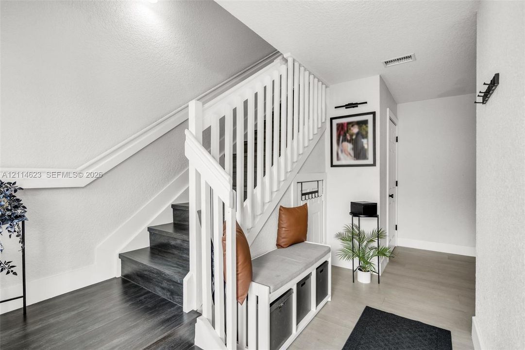 На продажу: $429,900 (3 спален, 2 ванн, 1188 Квадратных фут)