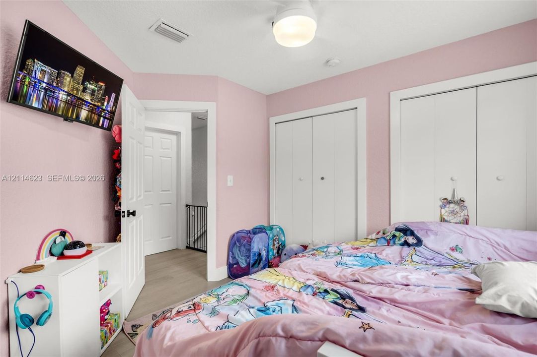 На продажу: $429,900 (3 спален, 2 ванн, 1188 Квадратных фут)