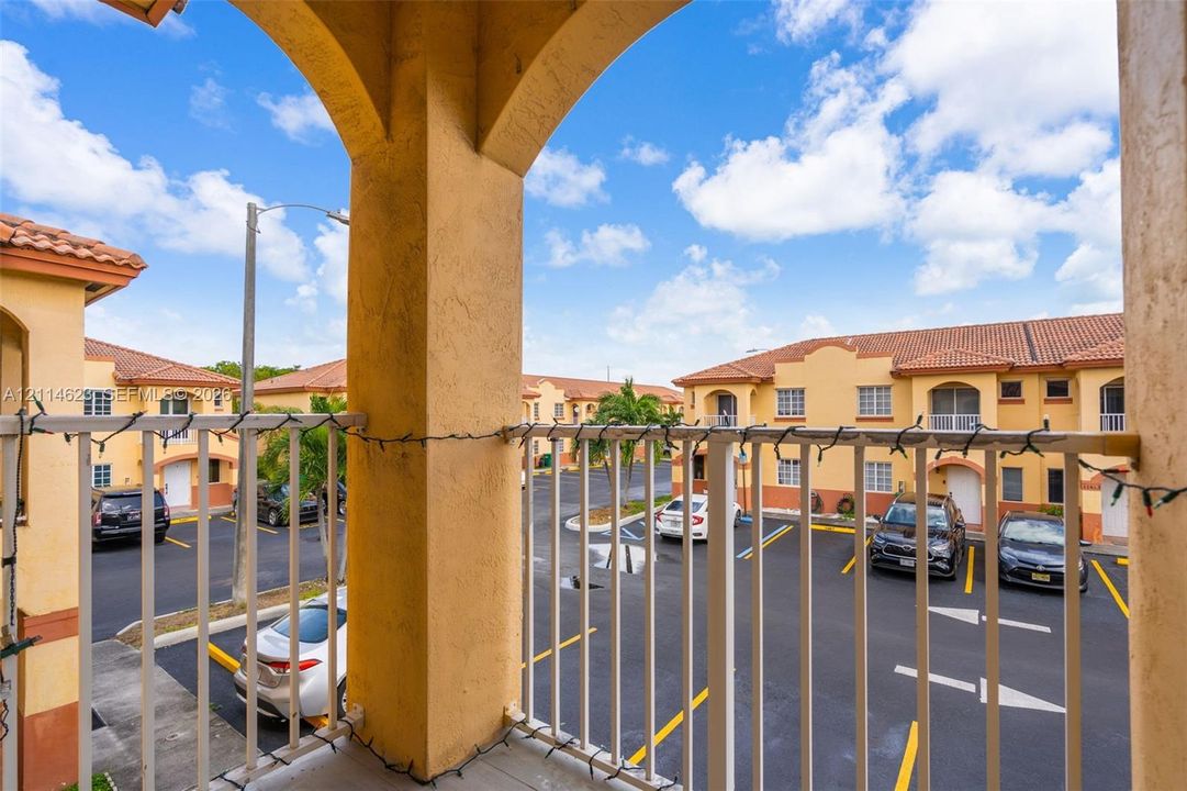 На продажу: $429,900 (3 спален, 2 ванн, 1188 Квадратных фут)