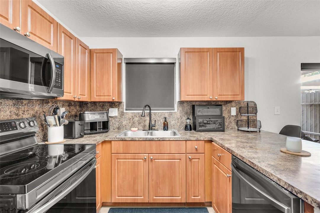 На продажу: $429,900 (3 спален, 2 ванн, 1188 Квадратных фут)