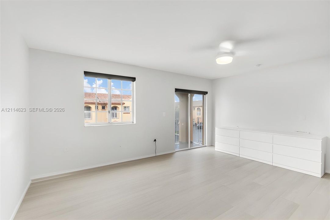 На продажу: $429,900 (3 спален, 2 ванн, 1188 Квадратных фут)