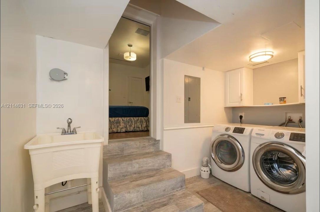 For Rent: $7,500 (3 beds, 2 baths, 2071 Square Feet)