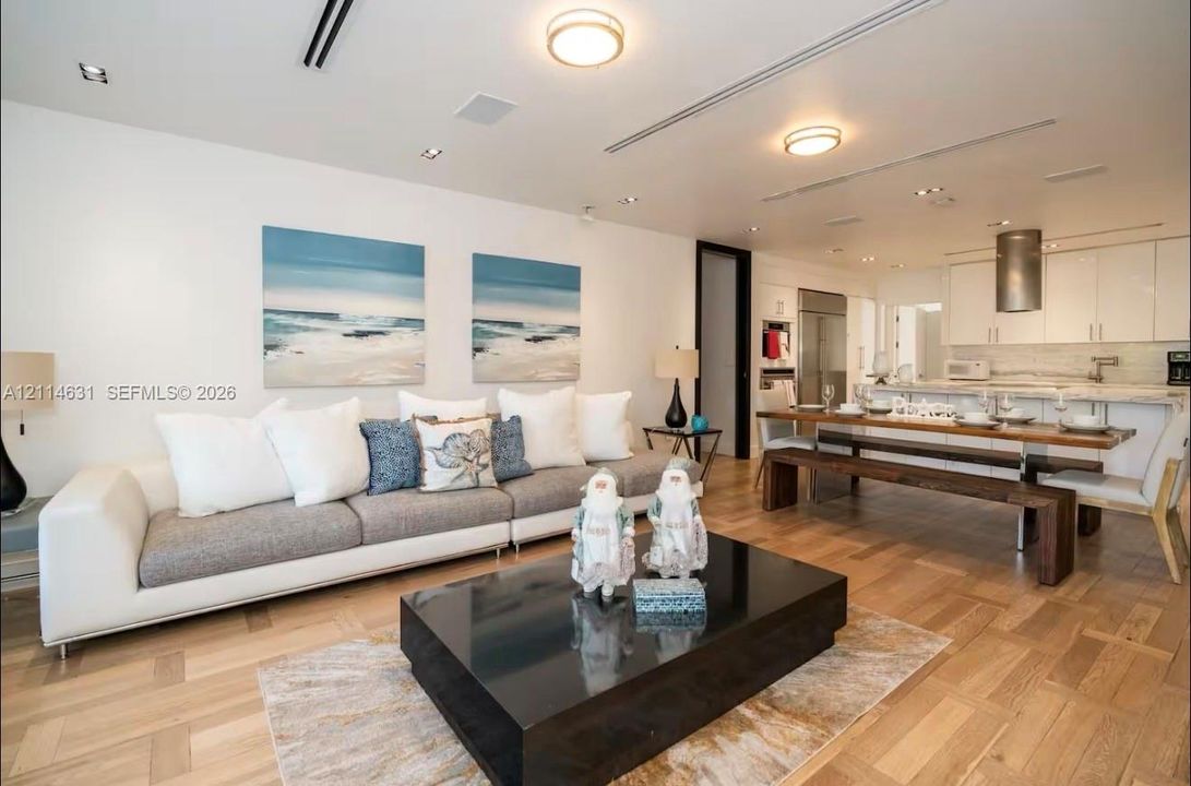 For Rent: $7,500 (3 beds, 2 baths, 2071 Square Feet)