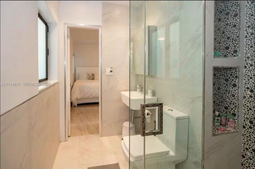 For Rent: $7,500 (3 beds, 2 baths, 2071 Square Feet)