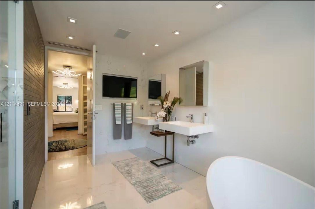 For Rent: $7,500 (3 beds, 2 baths, 2071 Square Feet)