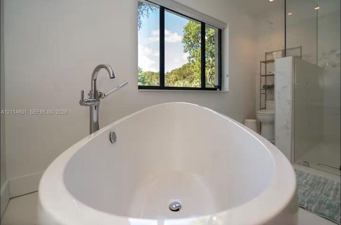 For Rent: $7,500 (3 beds, 2 baths, 2071 Square Feet)