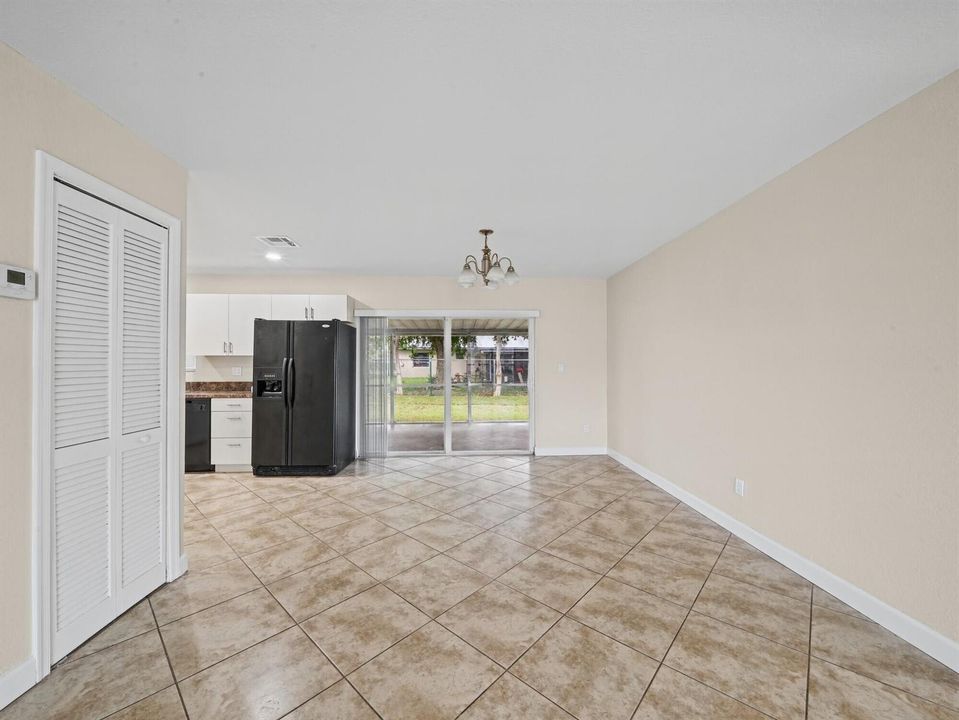 5 Dining Area (2)