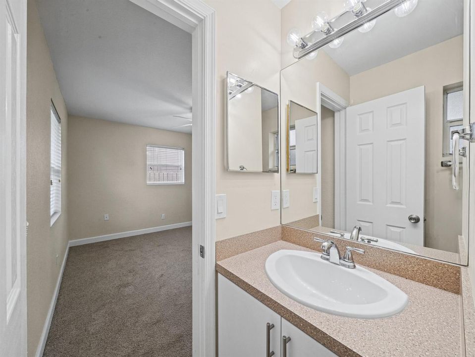 17 Primary Bedroom Suite (6)