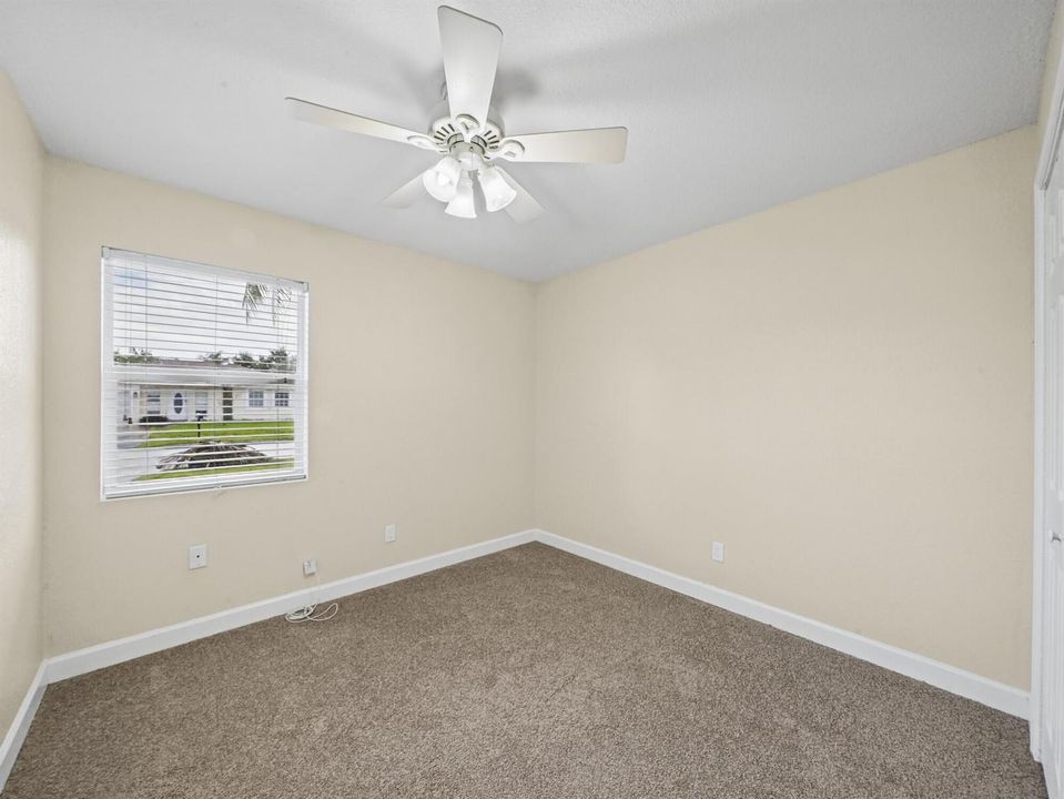 15 Guest Bedroom B (2)