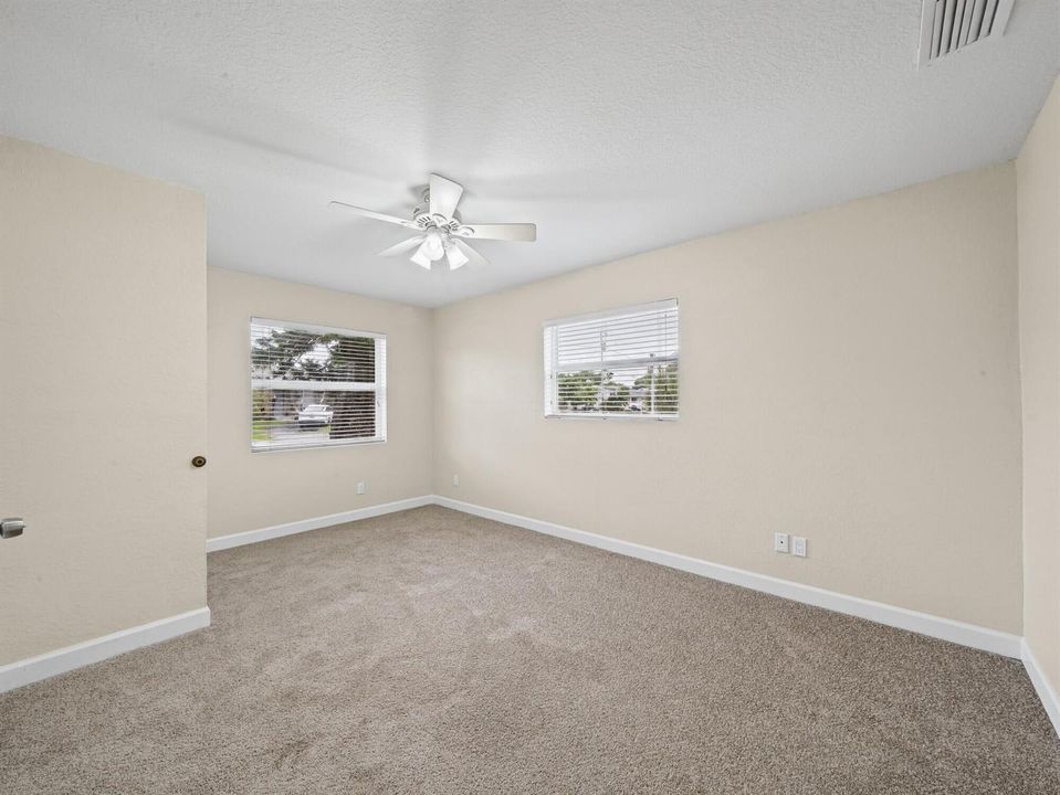 4 Guest Bedroom A (2)