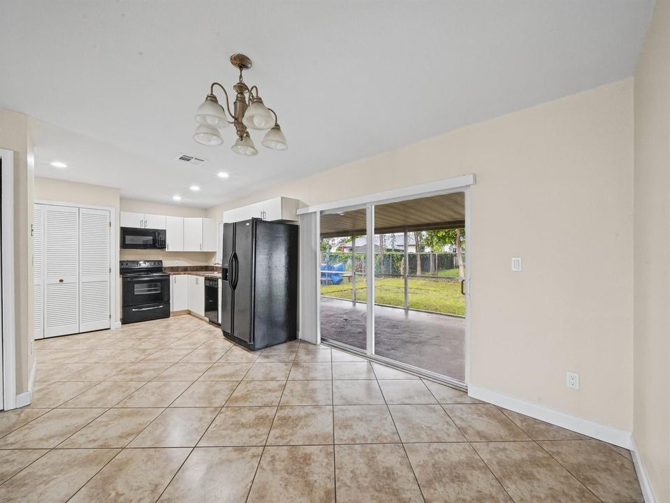 5 Dining Area (3)