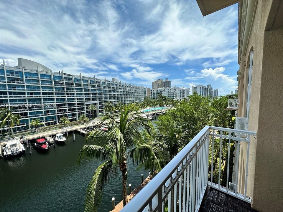 For Sale: $510,000 (2 beds, 2 baths, 1156 Square Feet)