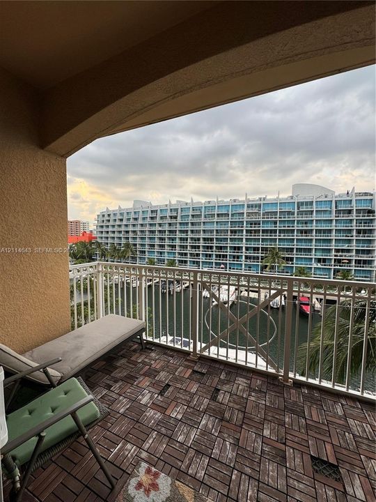 For Sale: $510,000 (2 beds, 2 baths, 1156 Square Feet)