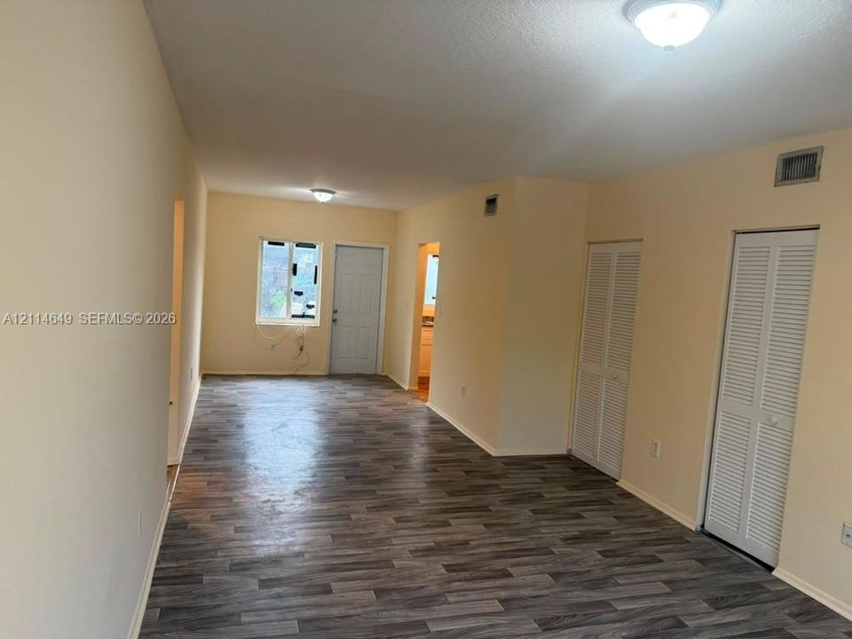 На продажу: $185,000 (2 спален, 1 ванн, 950 Квадратных фут)