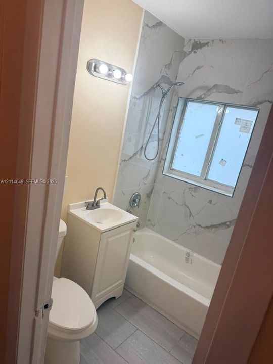 На продажу: $185,000 (2 спален, 1 ванн, 950 Квадратных фут)