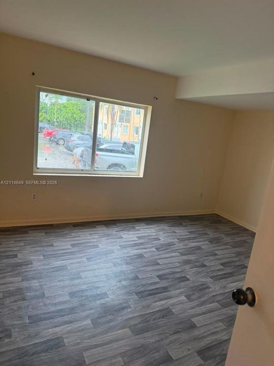 На продажу: $185,000 (2 спален, 1 ванн, 950 Квадратных фут)