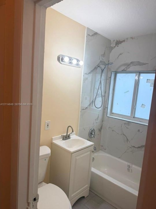 На продажу: $185,000 (2 спален, 1 ванн, 950 Квадратных фут)