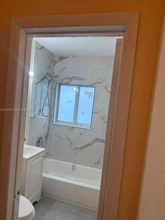 На продажу: $185,000 (2 спален, 1 ванн, 950 Квадратных фут)