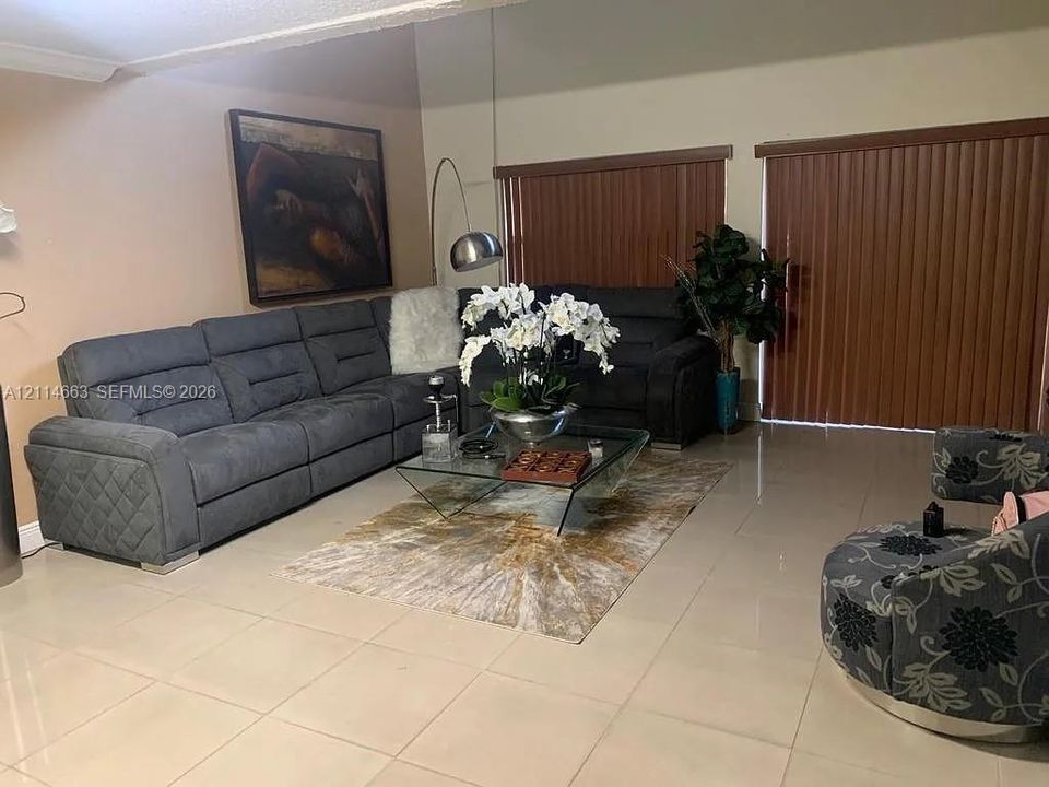 В аренду: $1,750 (1 спален, 1 ванн, 943 Квадратных фут)