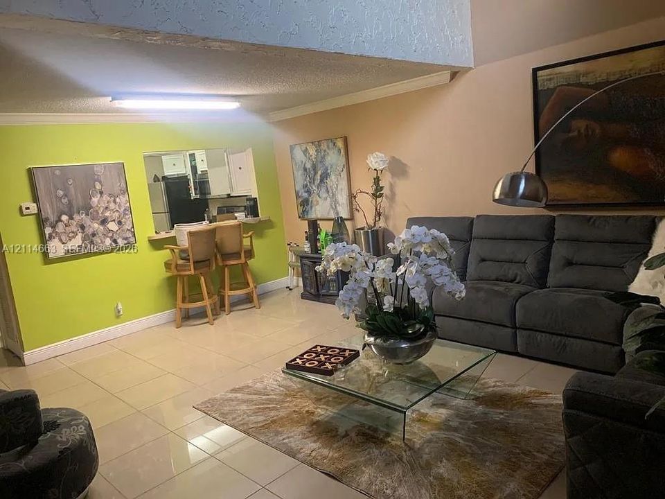 В аренду: $1,750 (1 спален, 1 ванн, 943 Квадратных фут)