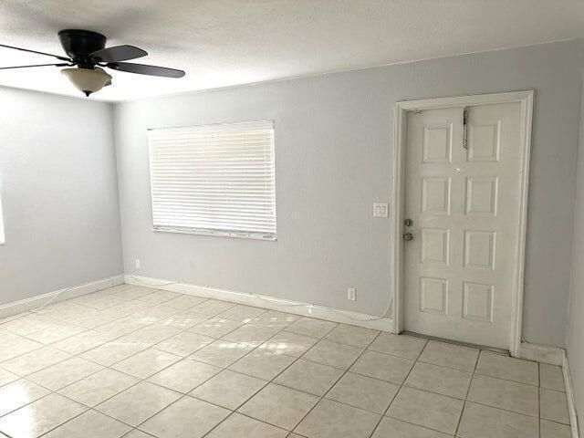 Living Room.entry