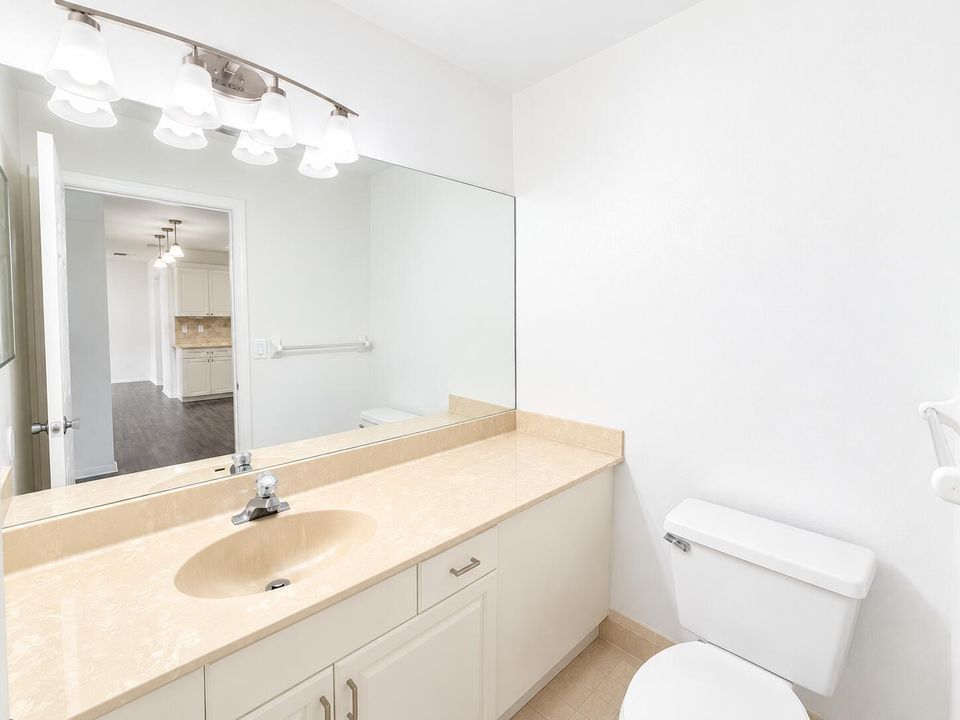 1/2 Bath (Down)