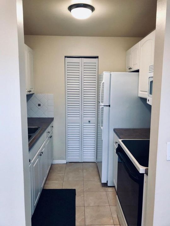 Kitchen w