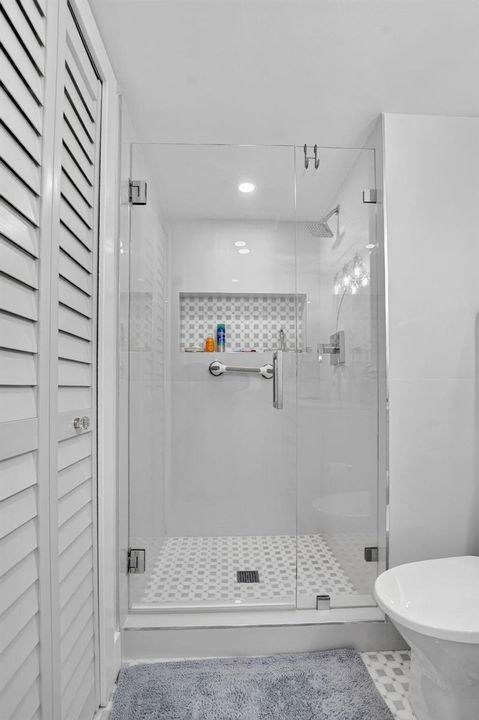 2ND BATHROOM