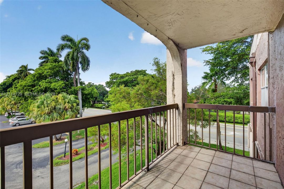 For Rent: $2,200 (2 beds, 2 baths, 1060 Square Feet)