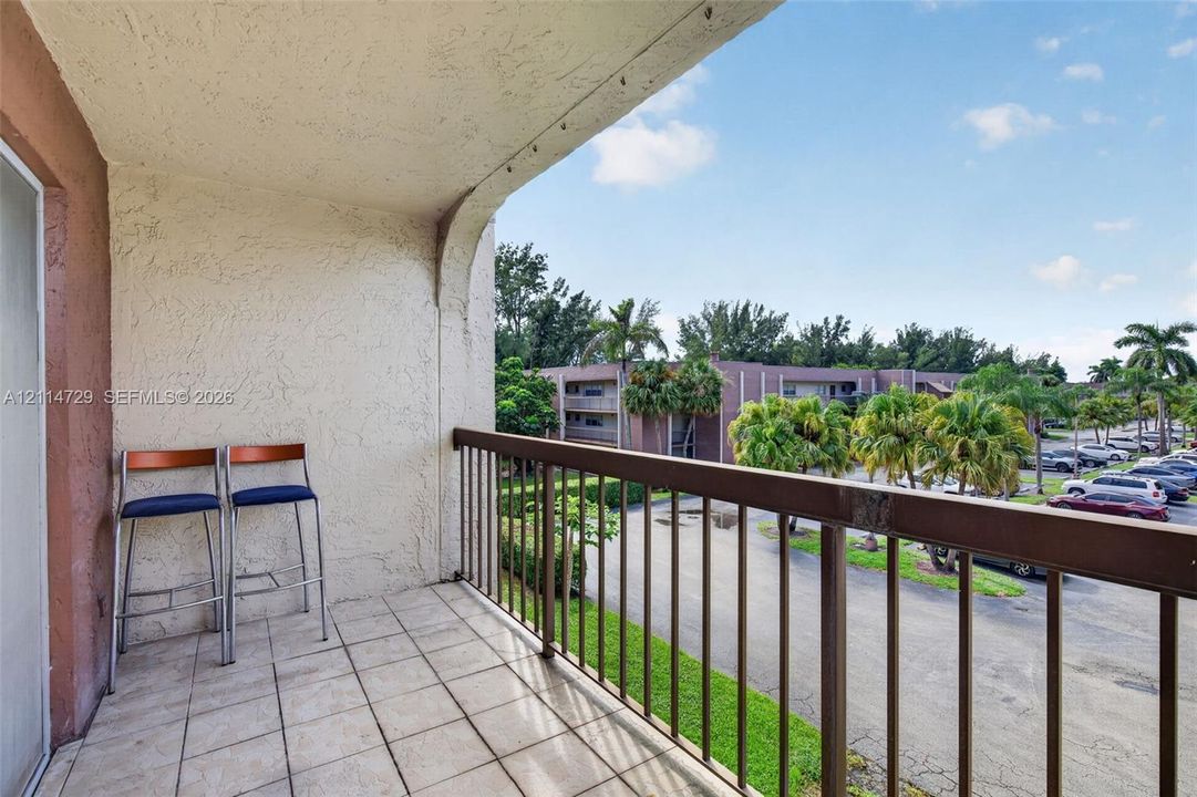 For Rent: $2,200 (2 beds, 2 baths, 1060 Square Feet)