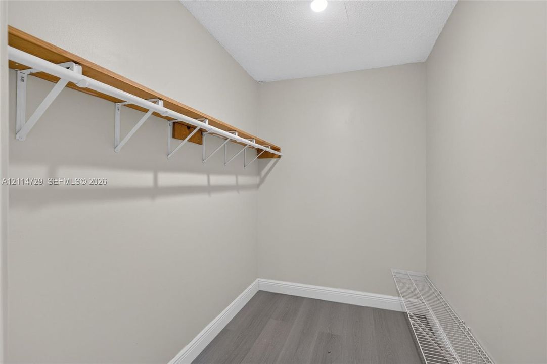 For Rent: $2,200 (2 beds, 2 baths, 1060 Square Feet)