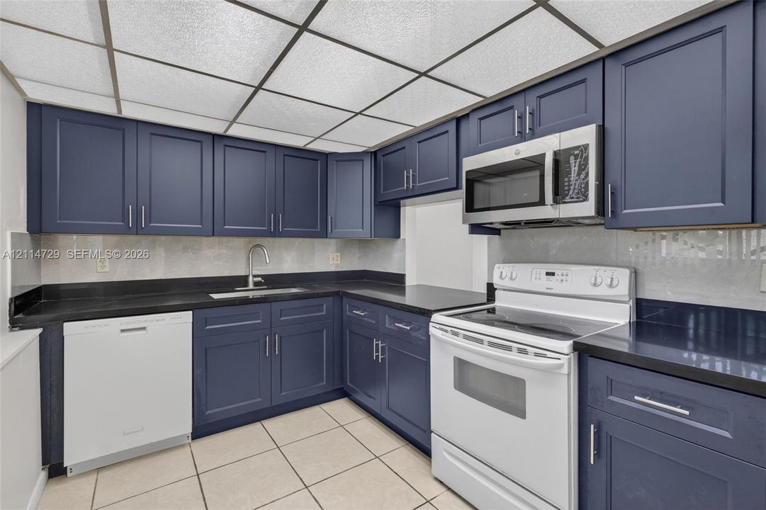 For Rent: $2,200 (2 beds, 2 baths, 1060 Square Feet)