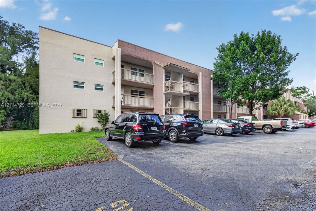 For Rent: $2,200 (2 beds, 2 baths, 1060 Square Feet)
