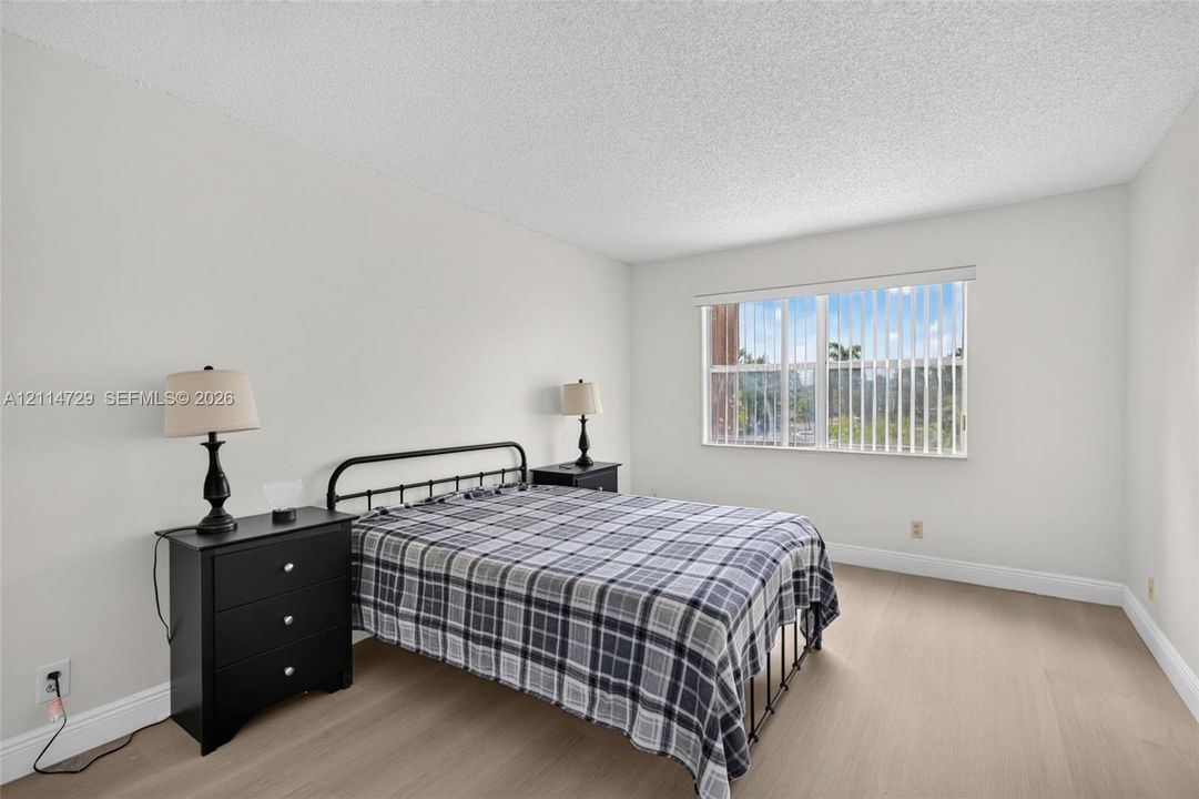 For Rent: $2,200 (2 beds, 2 baths, 1060 Square Feet)
